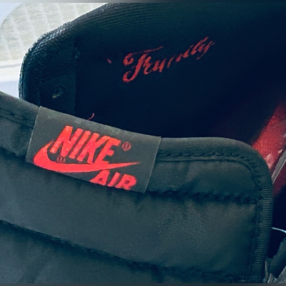 NEW Nike Air Jordan 1 Retro High Tops Sneakers Basketball Size 8 Black Red main image 10